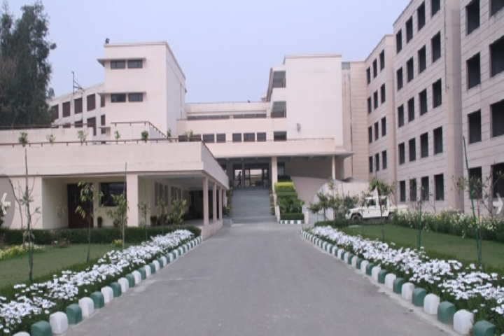 https://cache.careers360.mobi/media/colleges/social-media/media-gallery/1367/2023/4/6/Campus View of Jaypee University Anoopshahr_Campus-View.png